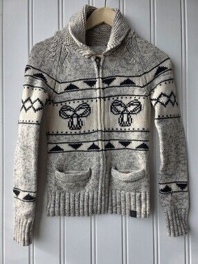 Aritzia TNA Sea To Sky Lambs Wool Knit Zip Up Cowichan Sweater Small
